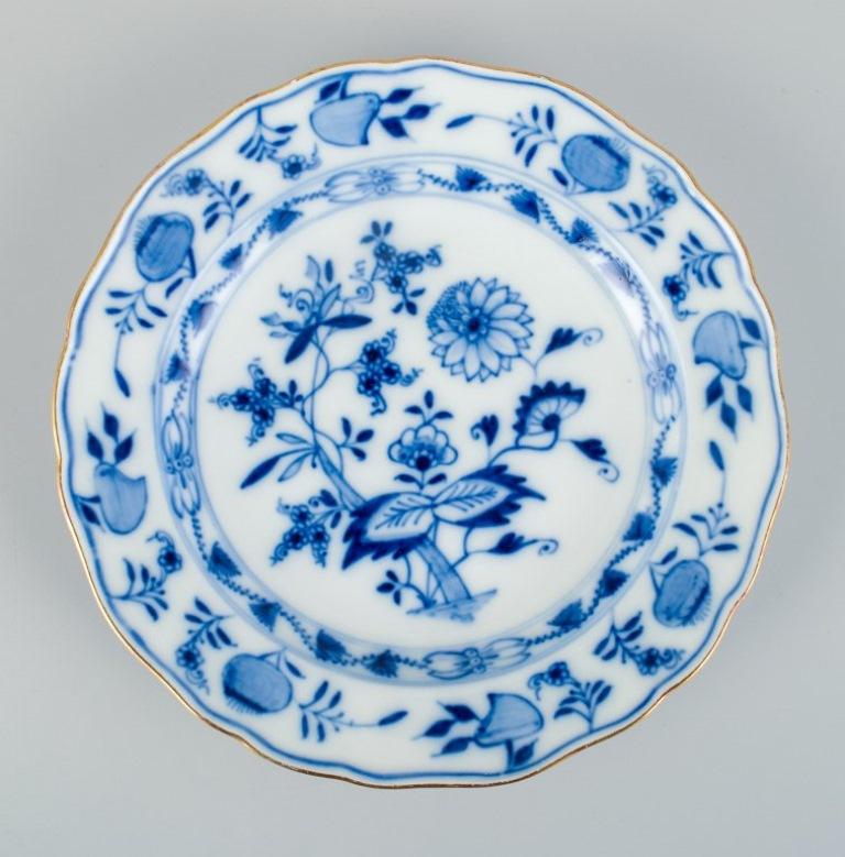 20th Century Meissen, Germany, Five Blue Onion Pattern Porcelain Plates