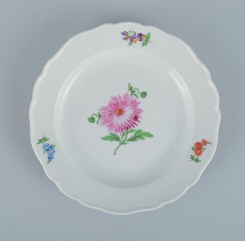 Meissen, Germany, Five Plates of Porcelain Decorated with Flowers In Excellent Condition For Sale In Copenhagen, DK