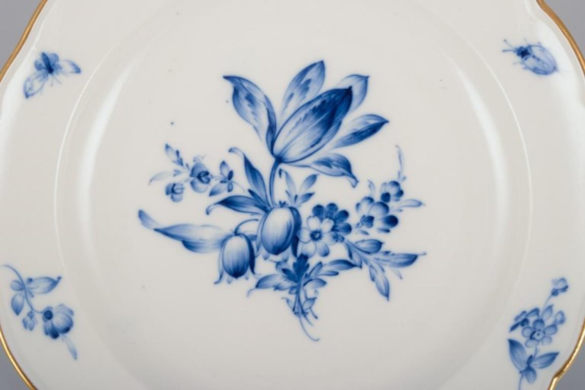Meissen, Alemania. Cuatro platos antiguos de porcelana con flores azules e insectos siglo XIX en venta