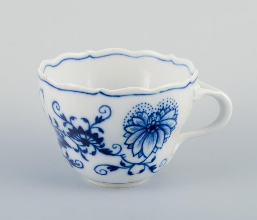 Meissen, Germany. Four pairs of Blue Onion coffee cups with saucers. 
Hand-painted.
Mid-20th century.
Marked.
First factory quality.
Perfect condition.
Cup: Height 6.7 cm, Diameter 8.9 cm.
Saucer: Diameter 14.0 cm.