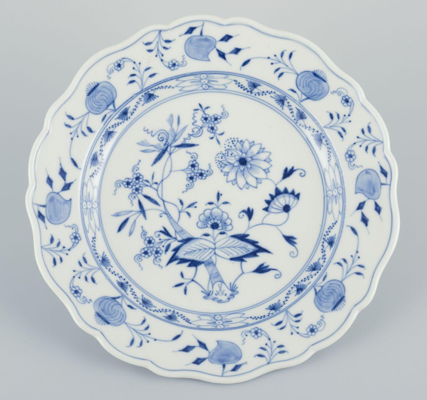 Meissen, Germania. Quattro piatti da pranzo in porcellana con motivo Blue Onion.
Dipinto a mano.
Circa 1900.
Contrassegnato.
Prima qualità di fabbrica.
Condizioni perfette.
Dimensioni: D. A. 23 cm.

I prodotti usati sono esenti da dazi