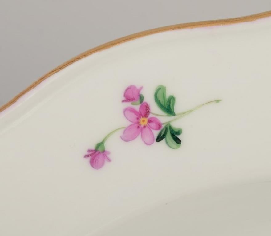Meissen, Alemania. Cuatro platos hondos de porcelana. Pintado a mano con flores en venta 1