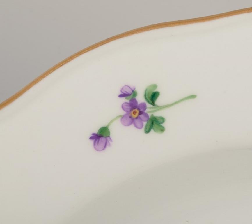 Meissen, Alemania. Cuatro platos hondos de porcelana con motivos florales. principios del siglo XX en venta