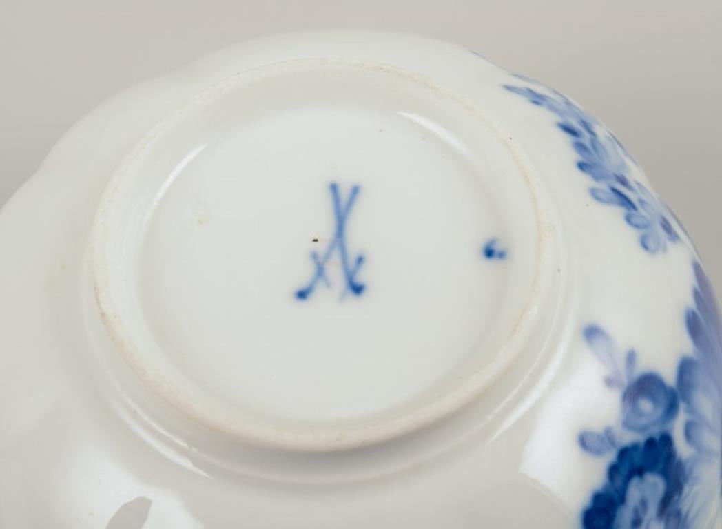 Porcelaine Meissen, Allemagne. Quatre paires de tasses à thé avec soucoupes en porcelaine en vente