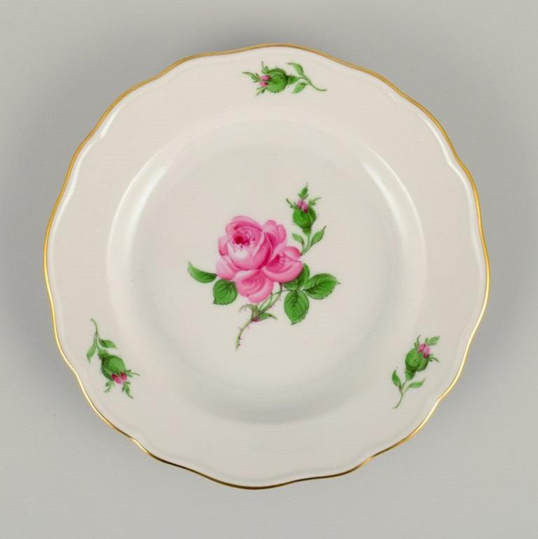 Meissen, Germany, four plates hand painted with flowers and gold decoration.
Approx. 1900.
Third factory quality.
In perfect condition.
Dimensions: D 16.2 cm.


