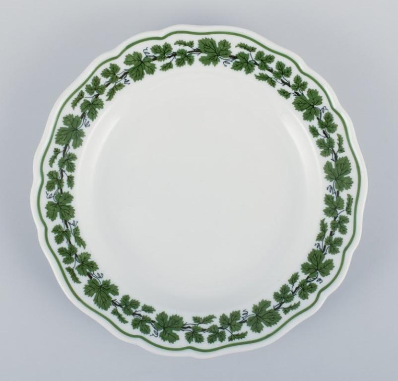 Meissen, Germany, Green Ivy Vine, nine plates. Hand-painted.
1930s/1940s.
Marked.
Five plates in first factory quality. Four plates in third factory quality.
In excellent condition.
Dimensions: D 17.6 cm.