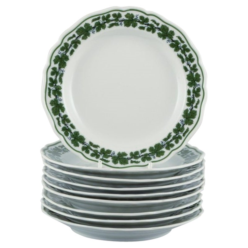 Meissen, Germany, Green Ivy Vine. Nine porcelain plates. 1930s/1940s.