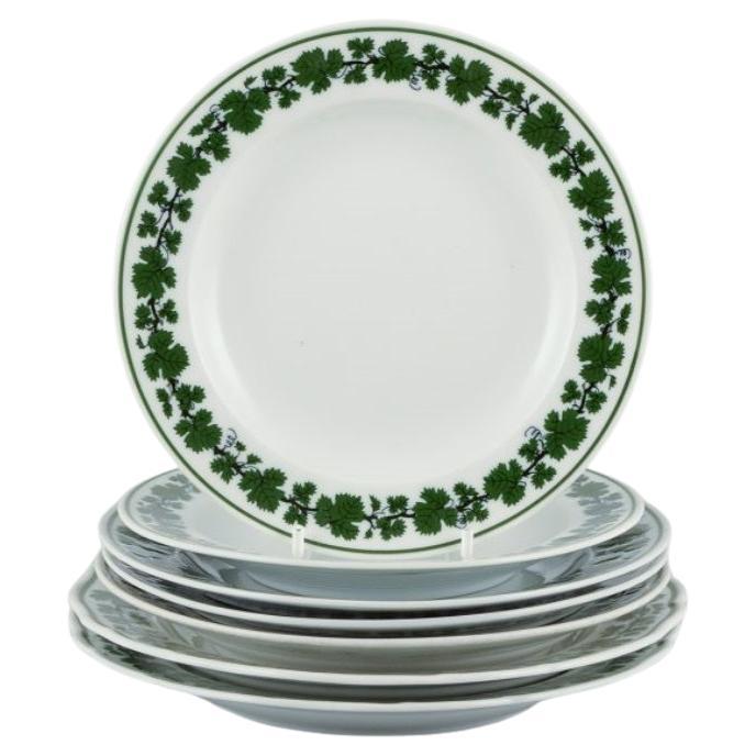 Meissen, Germany, Green Ivy Vine. Seven porcelain plates. 1930s/1940s. 