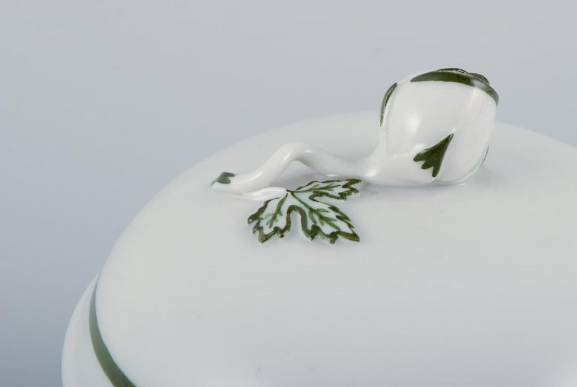 Meissen, Germany, Green Ivy Vine, sugar bowl and creamer in porcelain. In Excellent Condition For Sale In Copenhagen, DK