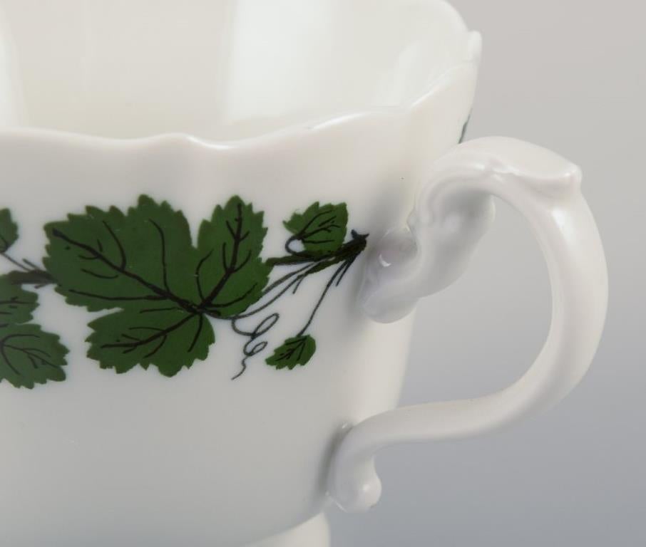 Meissen, Deutschland, Green Ivy Vine, drei Kaffeebecher mit Untertassen. (Frühes 20. Jahrhundert) im Angebot