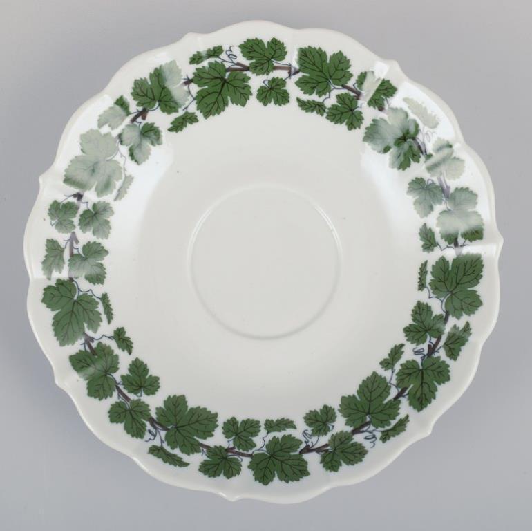 Meissen, Alemania, Vid de hiedra verde, dos grandes tazas de desayuno con platillos. en venta 1