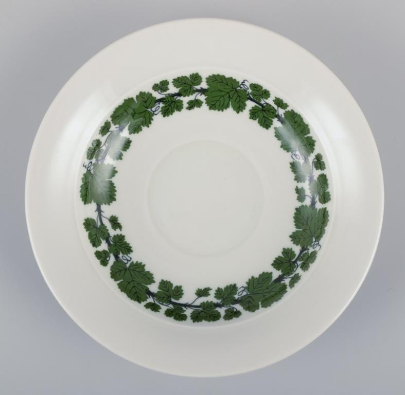 Meissen, Alemania, Viña de hiedra verde, dos grandes tazas de café de porcelana con platillos. en venta 2