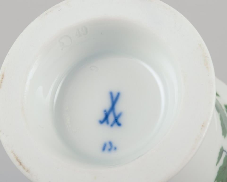 Tedesco Meissen, Germania, Greene & Greene, due tazze da caffè in porcellana con piattini. in vendita