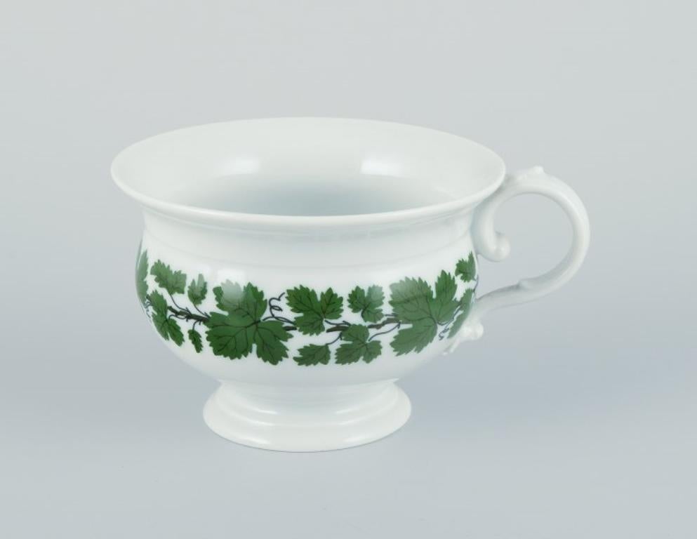 Tedesco Meissen, Germania, Greene & Greene. Set di quattro grandi tazze e piattini da caffè. in vendita