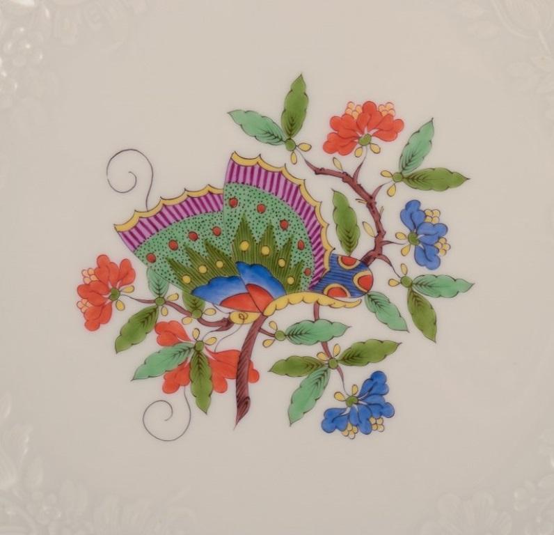 Meissen, Germany. Hand-painted dinner plate featuring a butterfly on a branch and polychrome flower motifs. Gold rim.
Approximately 1930s.
Marked.
In perfect condition.
First factory quality.
Dimensions: Diameter 25.0 cm x Height 3.1 cm.