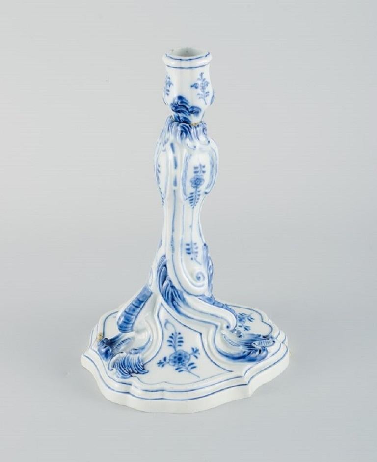 Meissen, Germany. Large antique blue onion pattern candlestick.
19th Century.
Measures: H 24.5 cm x D 16.0 cm.
Older repair, long hairline crack.
First factory quality.
Marked.