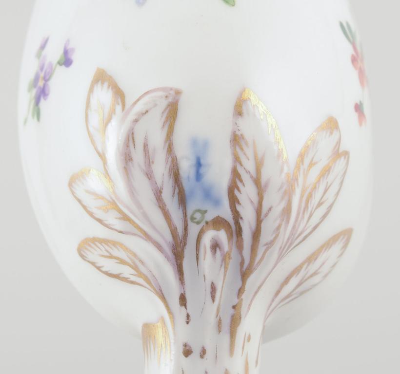 Meissen, Germany. Large antique porcelain spoon. 19th C. For Sale 2