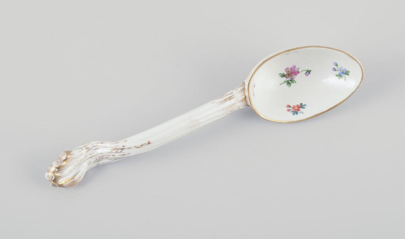 Meissen, Alemania. Gran cuchara antigua de porcelana con motivos florales, S. XIX Glaseado en venta