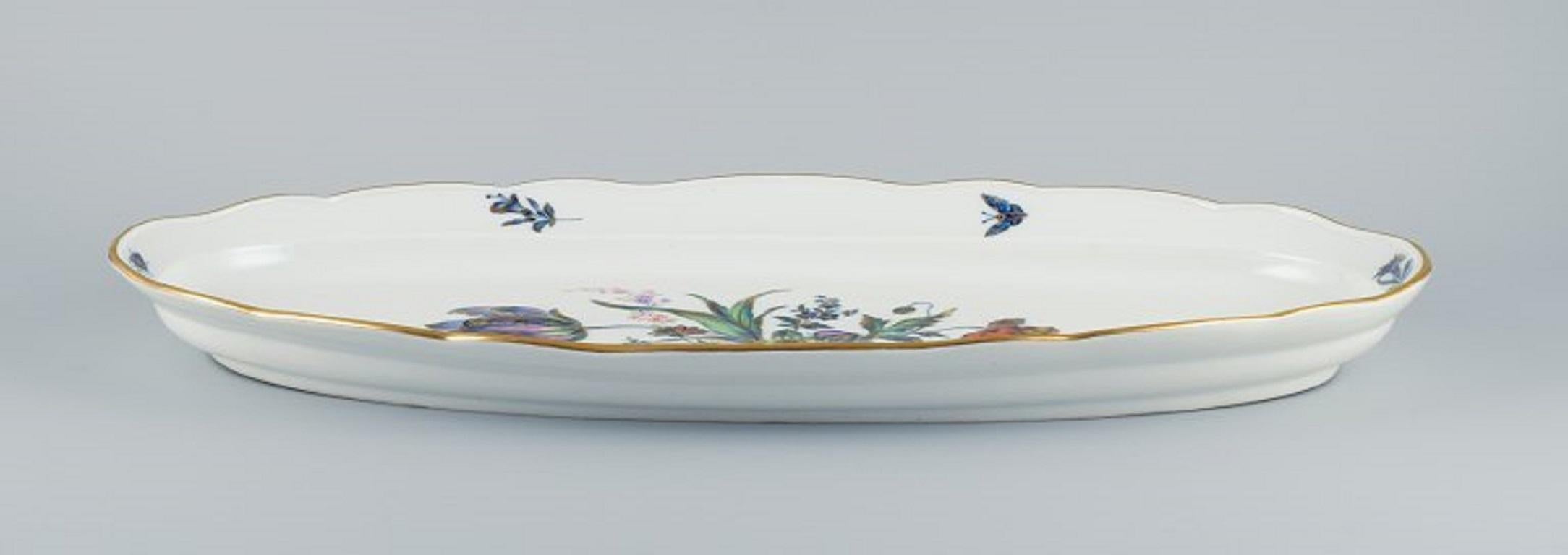 Meissen, Germany. 
Large fish platter, hand painted with flowers and insects and gold rim.
Approx. 1900.
In perfect condition.
First factory quality.
Marked.
Dimensions: L 62.5 x D 30.5 x H 5.5 cm.