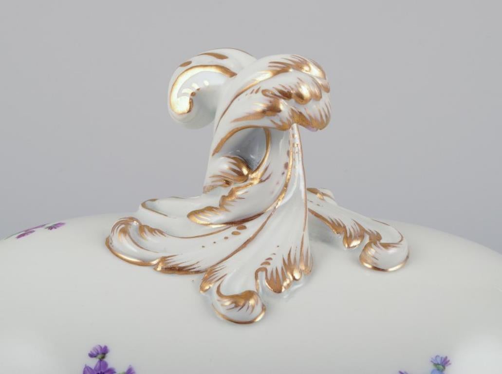 Meissen, Alemania, sopera grande de porcelana con tapa. Ca 1920 en Excelente estado para la venta en Copenhagen, DK