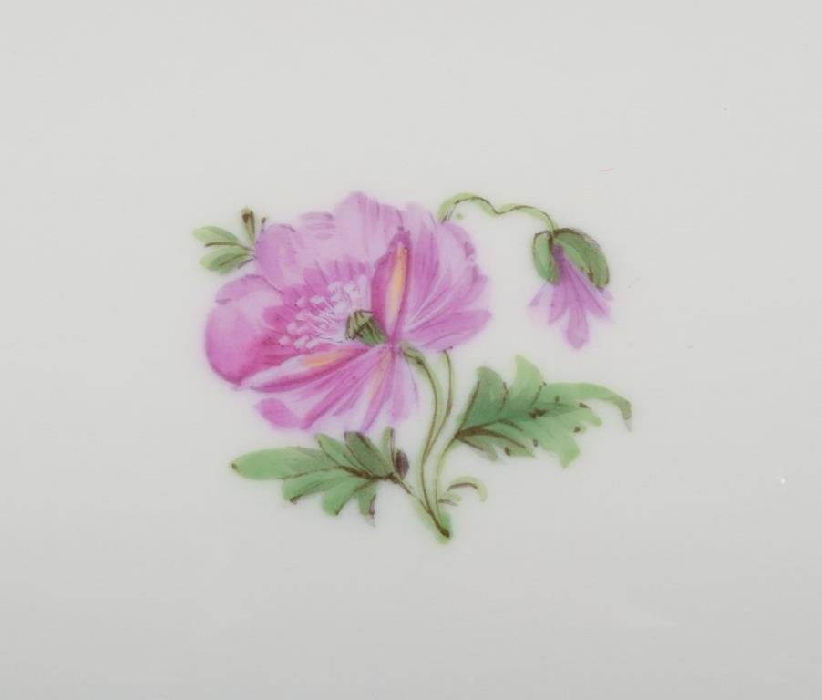 Meissen, Alemania, sopera grande de porcelana con tapa. Ca 1920 principios del siglo XX en venta
