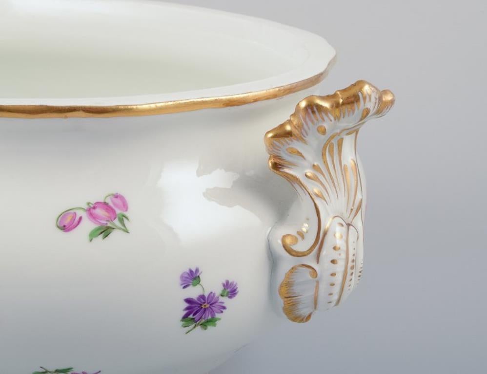 Meissen, Alemania, sopera grande de porcelana con tapa. Ca 1920 Porcelana en venta