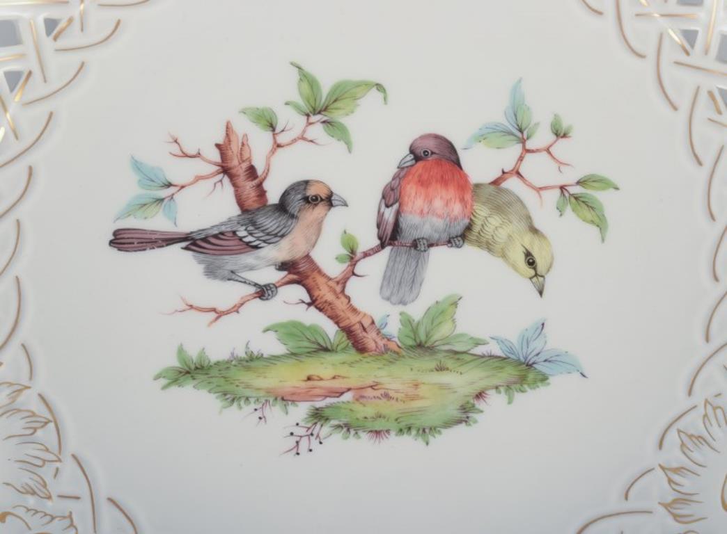 Allemand Meissen, Allemagne. Grand bol ouvert en porcelaine avec motif d'oiseaux et d'insectes en vente