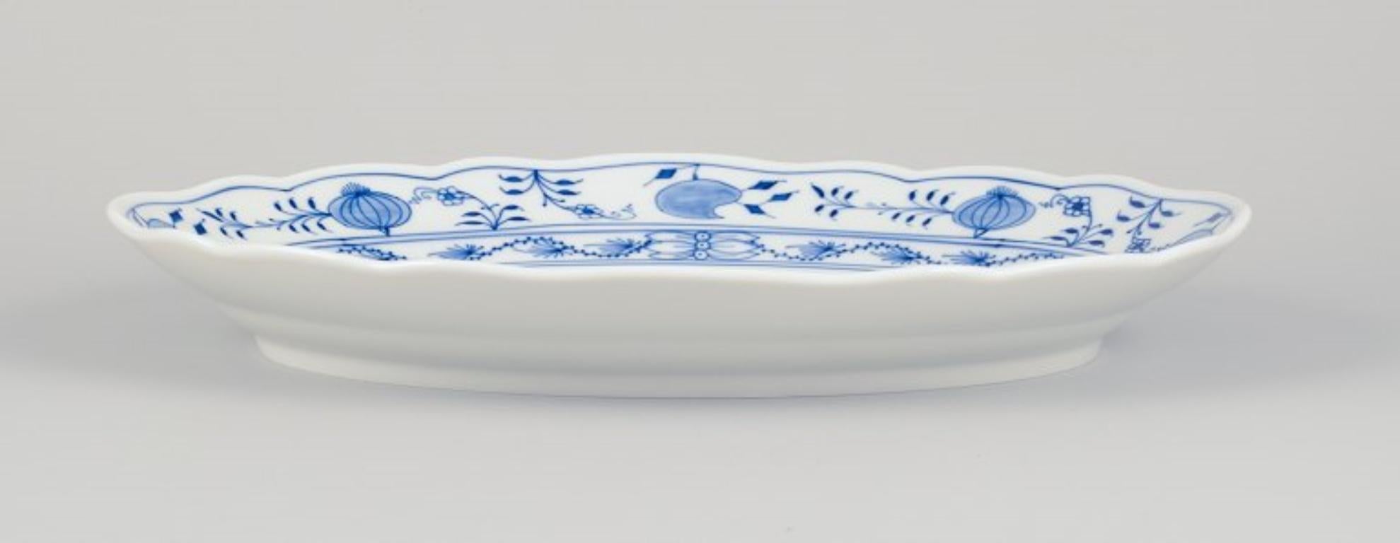 Meissen, Germany. Large oval Blue Onion pattern serving platter. 
Hand-painted.
Mid-20th century.
Marked.
First factory quality.
In perfect condition.
Dimensions: Length 35.2 cm x Width 26.0 cm x Height 4.6 cm.