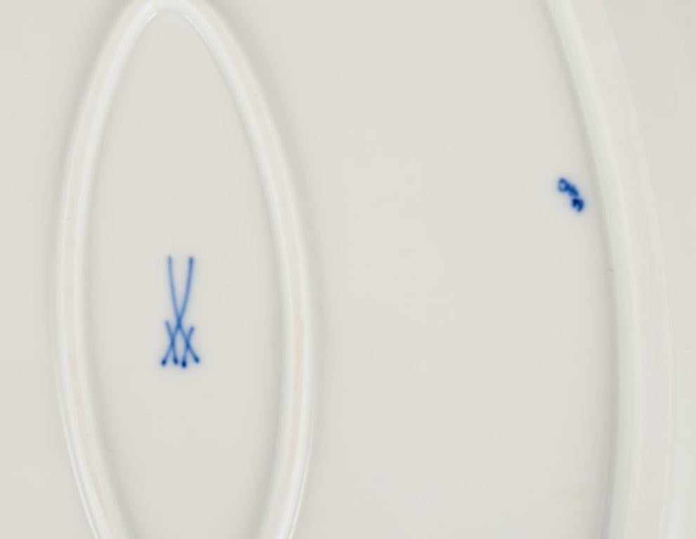 Hand-Painted Meissen, Germany. Large oval Blue Onion serving platter.  For Sale