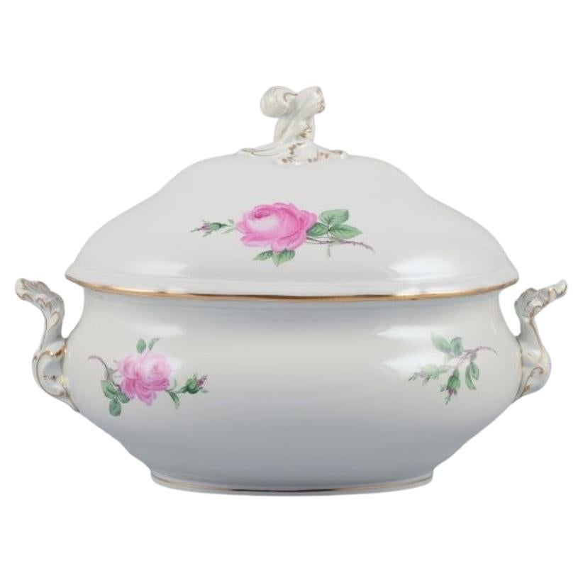 Meissen, Alemania, sopera grande "Rosa Rosa" con tapa y asas.