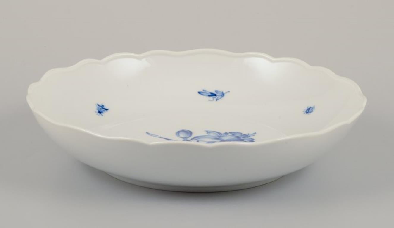 Meissen, Germany.
Large porcelain bowl.
Hand-painted with floral motifs and insects in blue.
1920s/30s.
Marked.
First factory quality.
In perfect condition.
Dimensions: Diameter 24.5 cm x Height 5.5 cm.