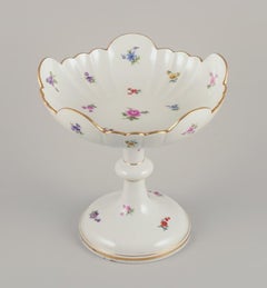 Meissen, Germania. Grande centrotavola in porcellana. Circa 1900