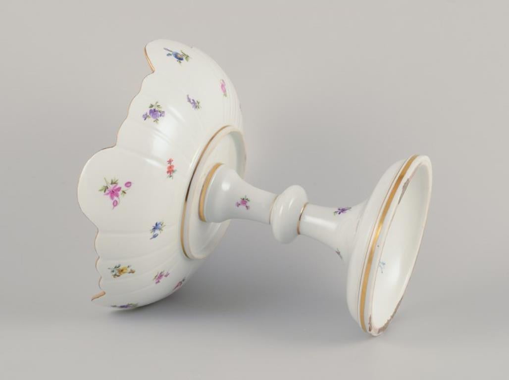 Meissen, Alemania. Gran centro de mesa de porcelana. Aprox. 1900 en venta 1