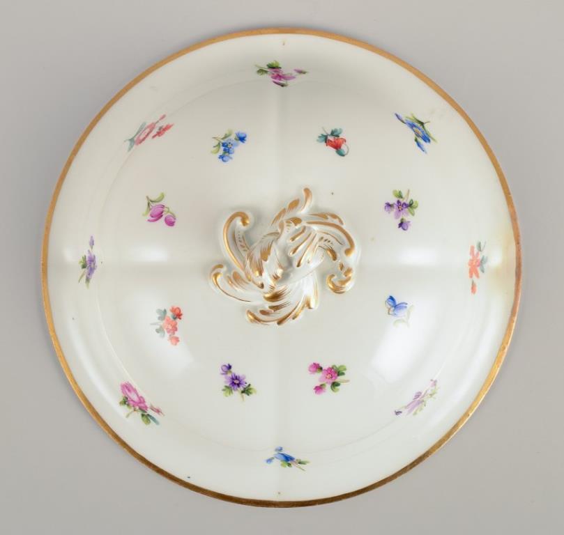 Meissen, Germania, grande zuppiera rotonda con coperchio in porcellana. In condizioni buone a Copenhagen, DK