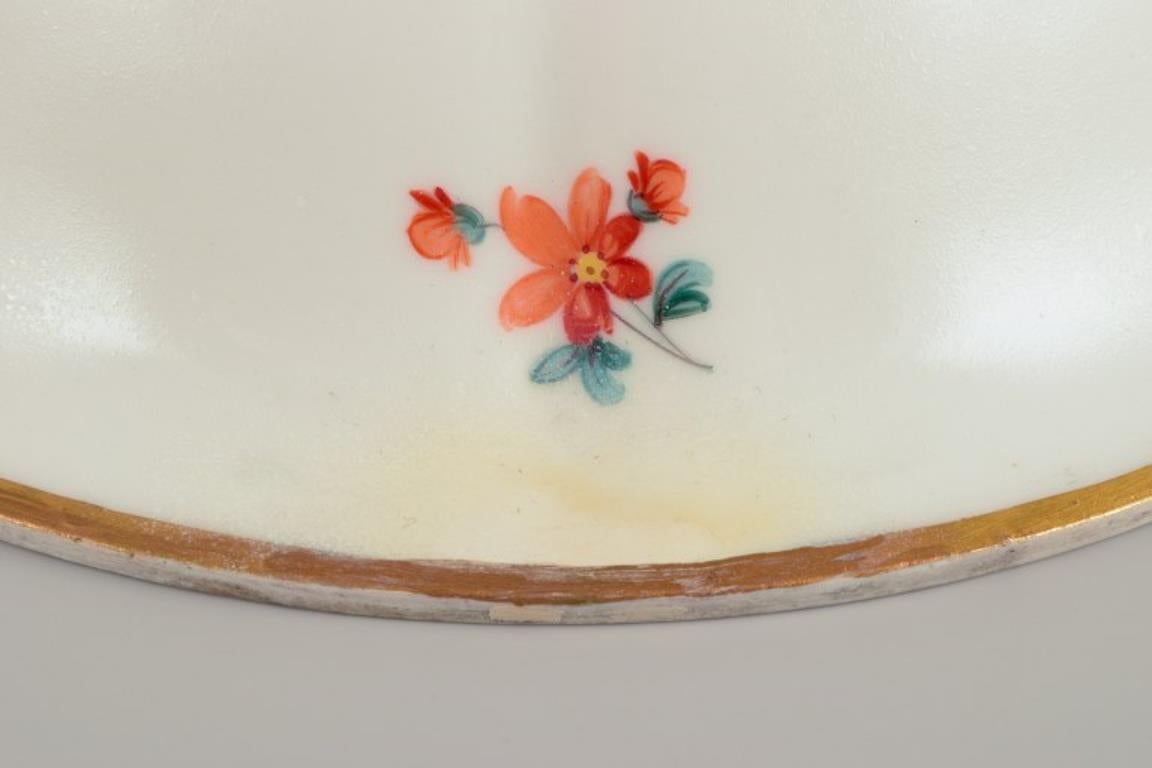 Meissen, Germania, grande zuppiera rotonda con coperchio in porcellana. 1