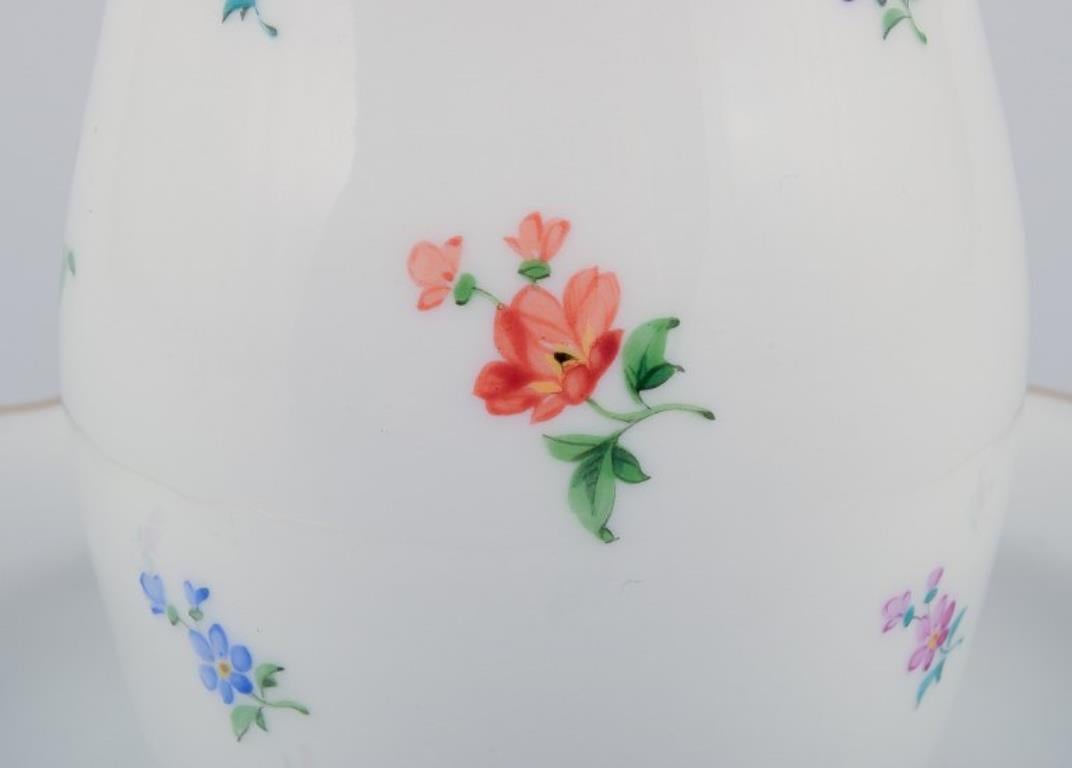 Dipinto a mano Meissen, Germania, vaso di senape con cucchiaio originale. Motivi floreali in vendita