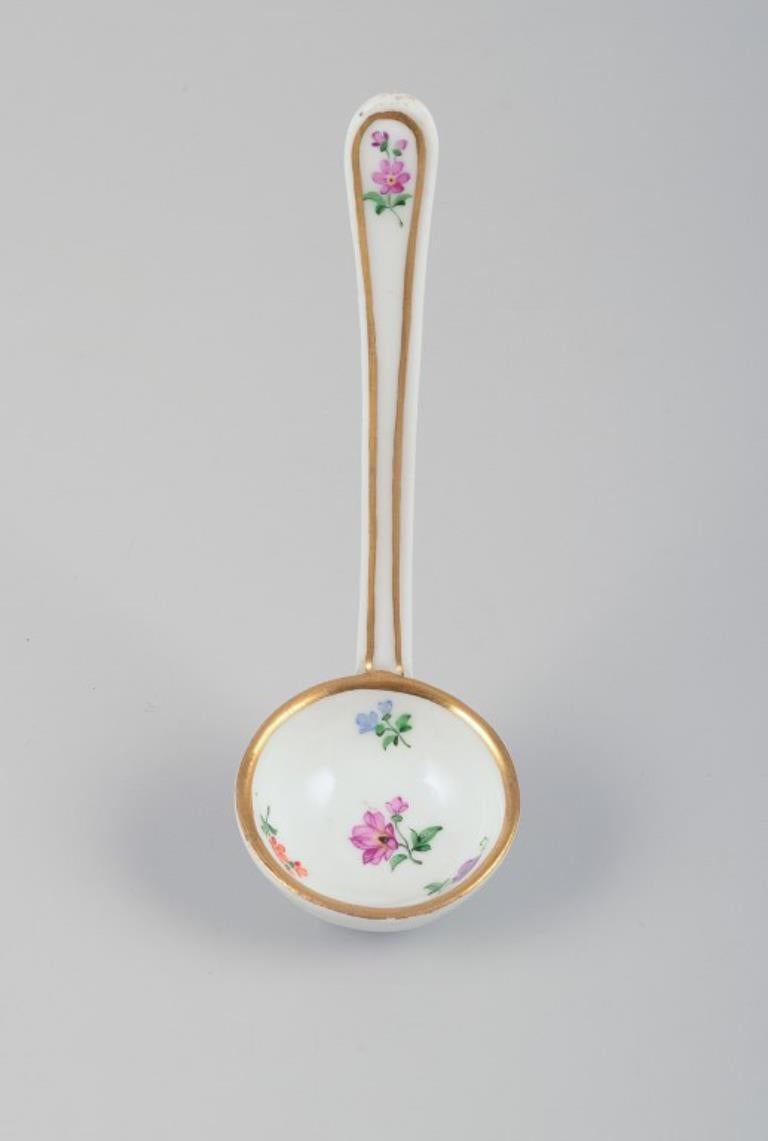 Meissen, Germania, vaso di senape con cucchiaio originale. Motivi floreali in vendita 1