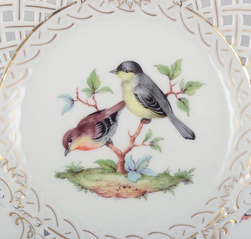 Meißen, Deutschland. Porzellanteller mit offener Spitze. Handbemalt mit Vogelmotiv und Insekten, Goldverzierung.
Ca. 1900.
Markiert.
Perfekter Zustand. Scheint unbenutzt zu sein.
Fünfte Qualität (ohne ersichtlichen Grund).
Abmessungen: T 18,5 cm. x