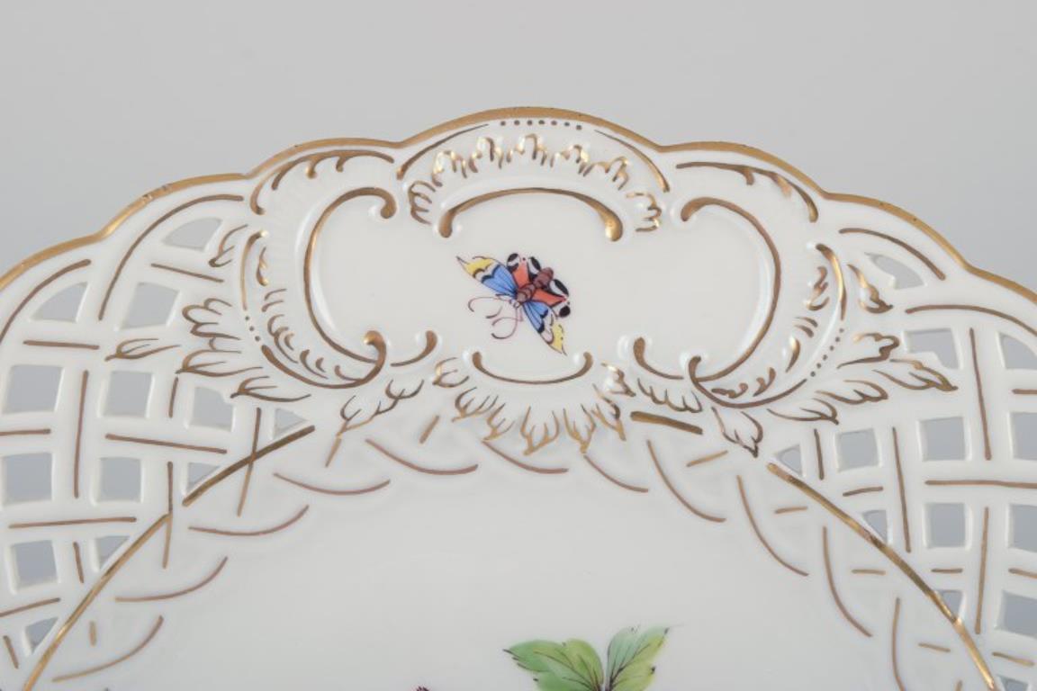 Meissen, Alemania. Plato de porcelana de encaje abierto. Aprox. 1900 Pintado a mano en venta