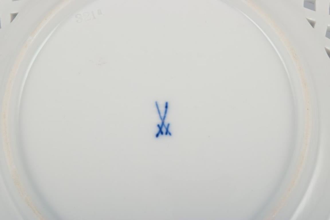 Meissen, Alemania. Plato de porcelana de encaje abierto. Aprox. 1900 Porcelana en venta