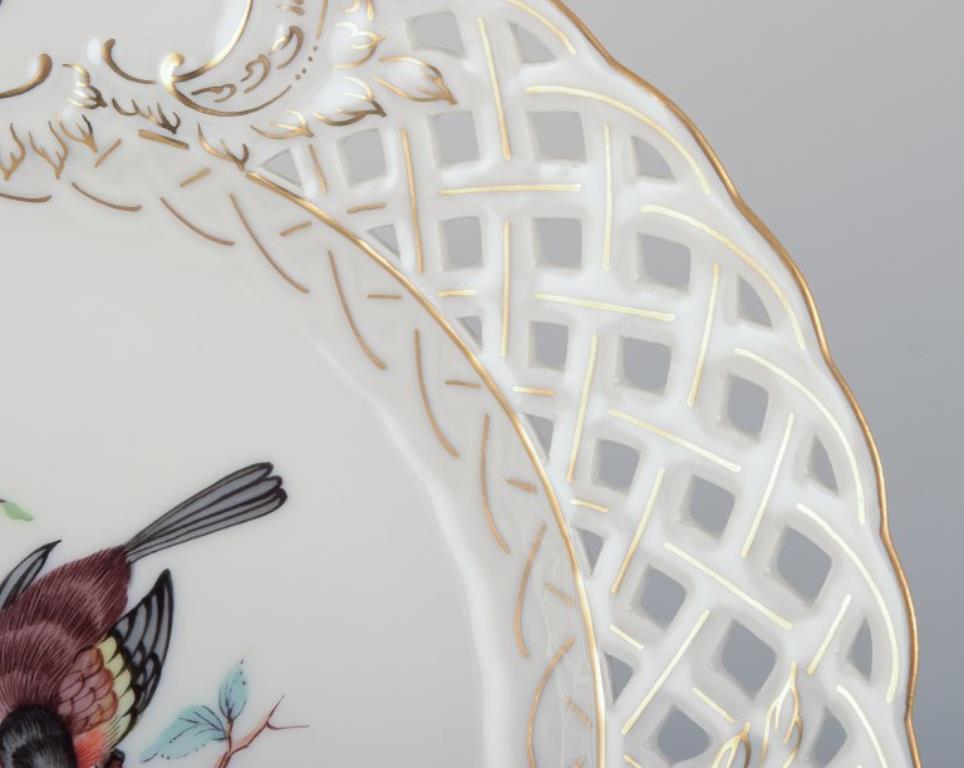 Meissen, Alemania. Plato de porcelana de encaje abierto con motivo de pájaros e insectos siglo XX en venta