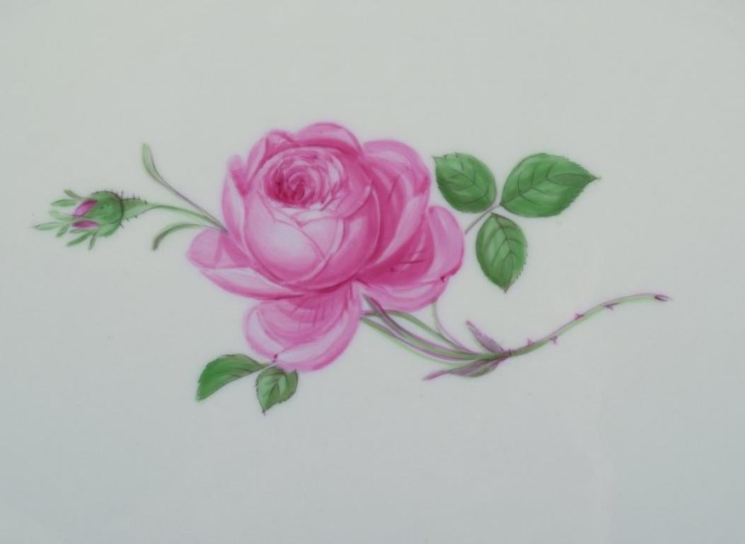 Meissen, Allemagne. Plat ovale en porcelaine décoré d'une rose rose.
Environ les années 1930.
En parfait état.
Troisièmement, qualité d'usine.
Marqué.
Dimensions : L 30,3 x P 22,0 x H 3,5 cm : L 30.3 x D 22.0 x H 3.5 cm.