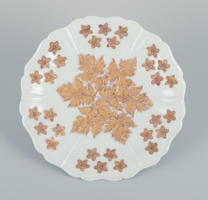 Meissen, Germany. A pair of antique porcelain plates decorated with flowers in gold leaf.
Late 19th century.
Marked.
First factory quality.
In good condition, with signs of use and two minimal chips on flower stems. See photo.
Dimensions: Diameter