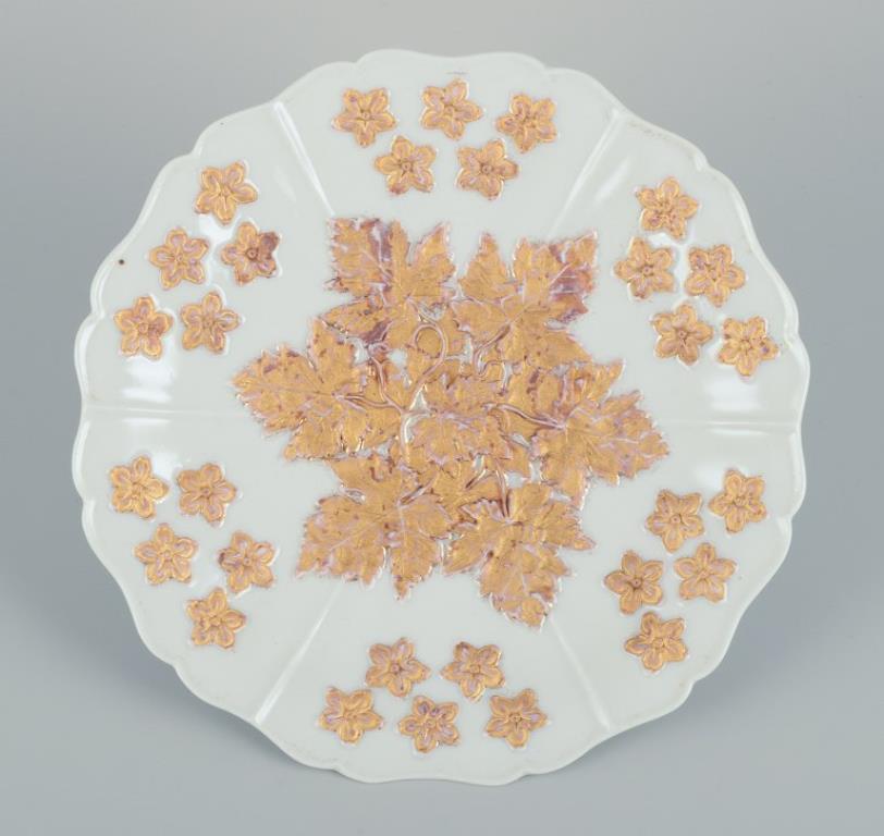 19th Century Meissen, Germany. Pair of antique porcelain plates decorated with flowers. For Sale