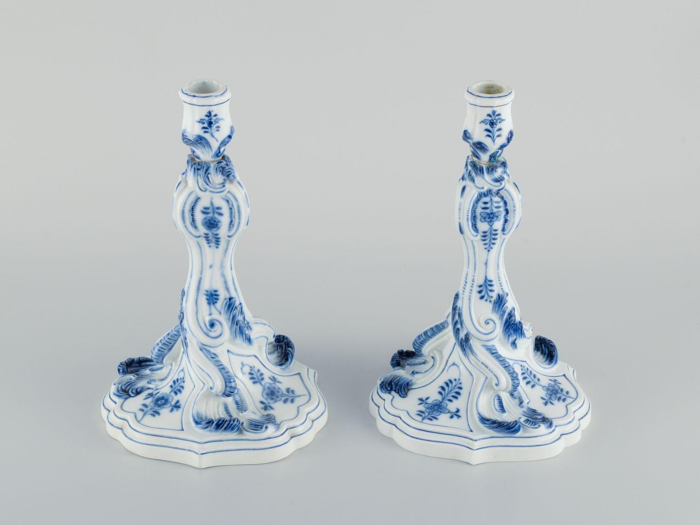 Los productos de segunda mano están exentos de derechos de importación para los clientes estadounidenses. 
Por lo tanto, no se aplicarán aranceles de importación a tu compra.

Meissen, Alemania. 
Pareja de grandes candeleros antiguos de porcelana
