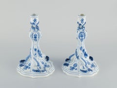 Meissen, Germany. Pair of large antique Blue Onion pattern candlesticks. 19th C.
