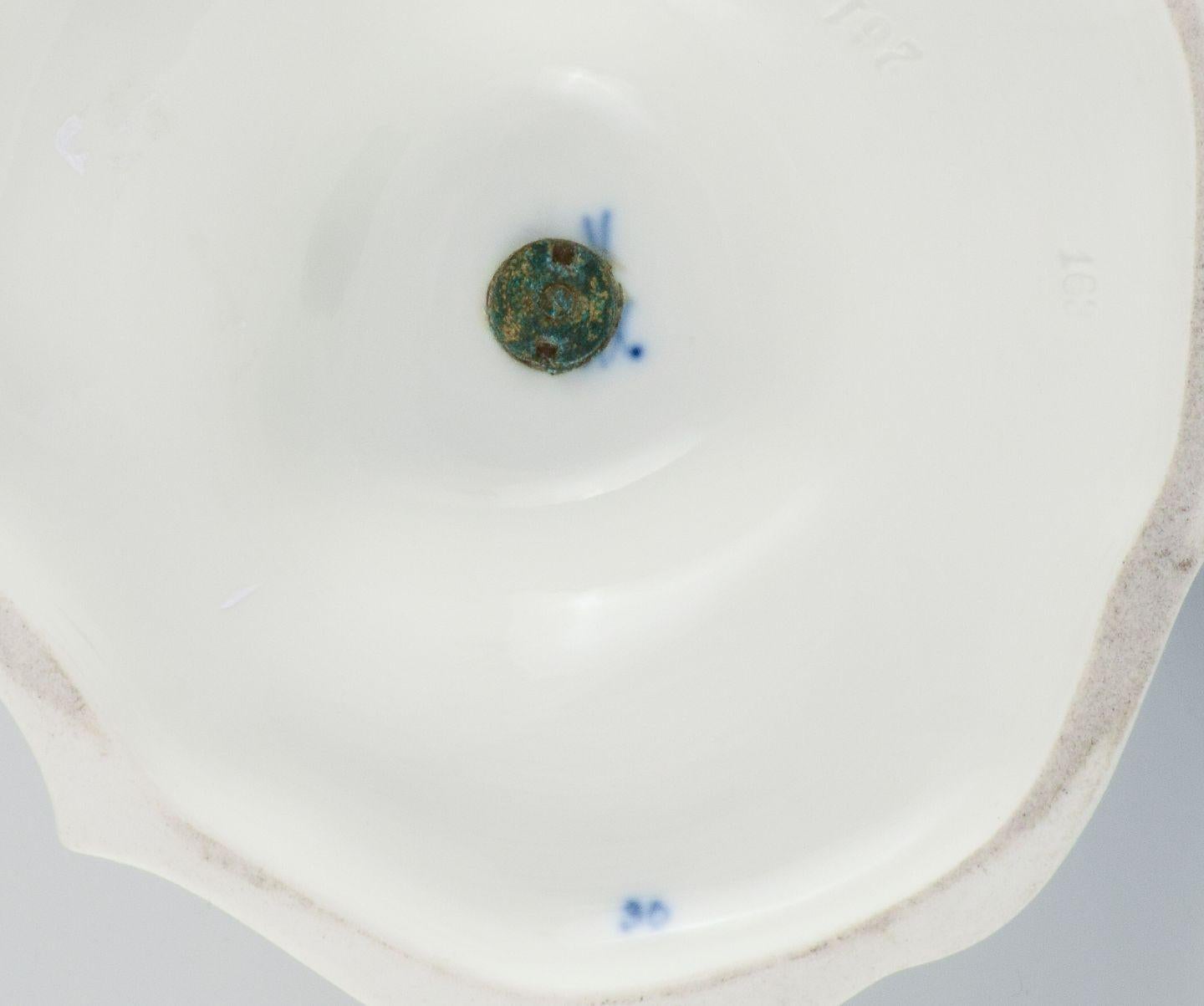 Meissen, Alemania. Pareja de grandes candelabros antiguos con motivos Blue Onion. Siglo XIX siglo XIX en venta