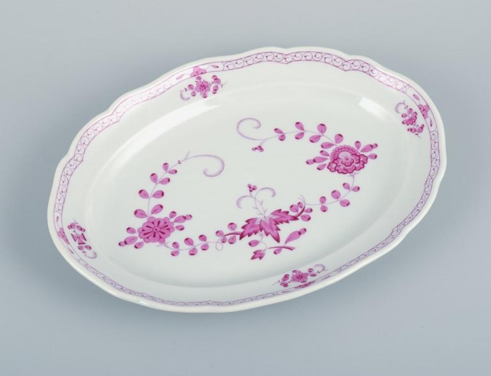 Meissen, Germany, Pink Indian, oval serving dish.
Approx. 1900.
Marked.
Third factory quality.
In excellent condition with no signs of use.
Dimensions: L 29.0 x W 21.0 x H 3.0 cm.