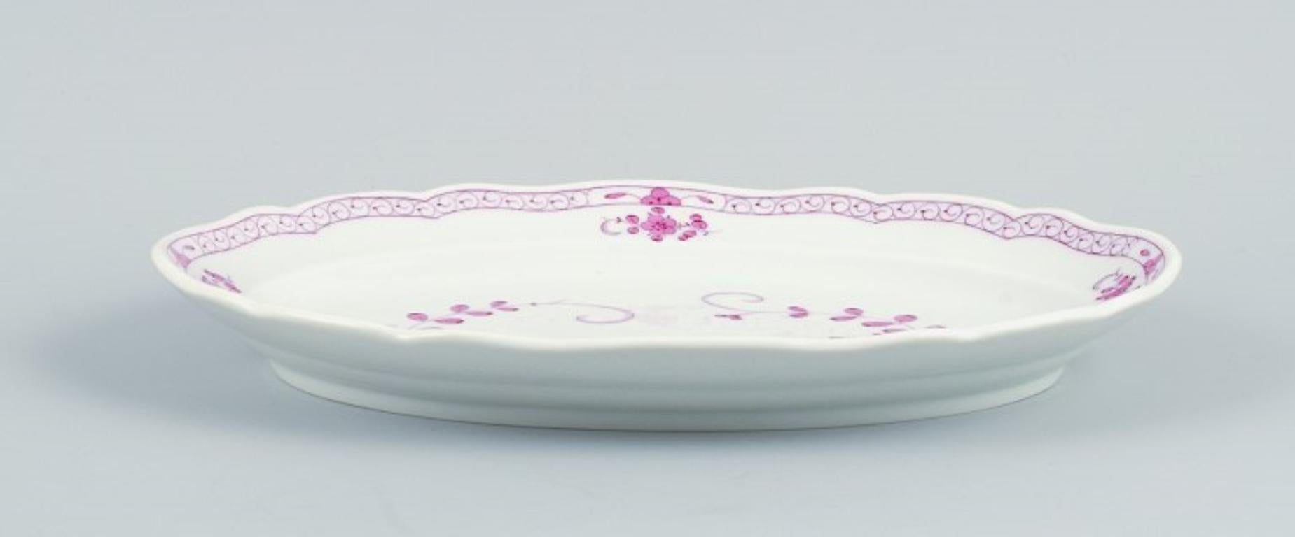 Ovale Servierschale aus Meissen, Deutschland, rosa, indisch. Ca. 1900.  (Handbemalt) im Angebot