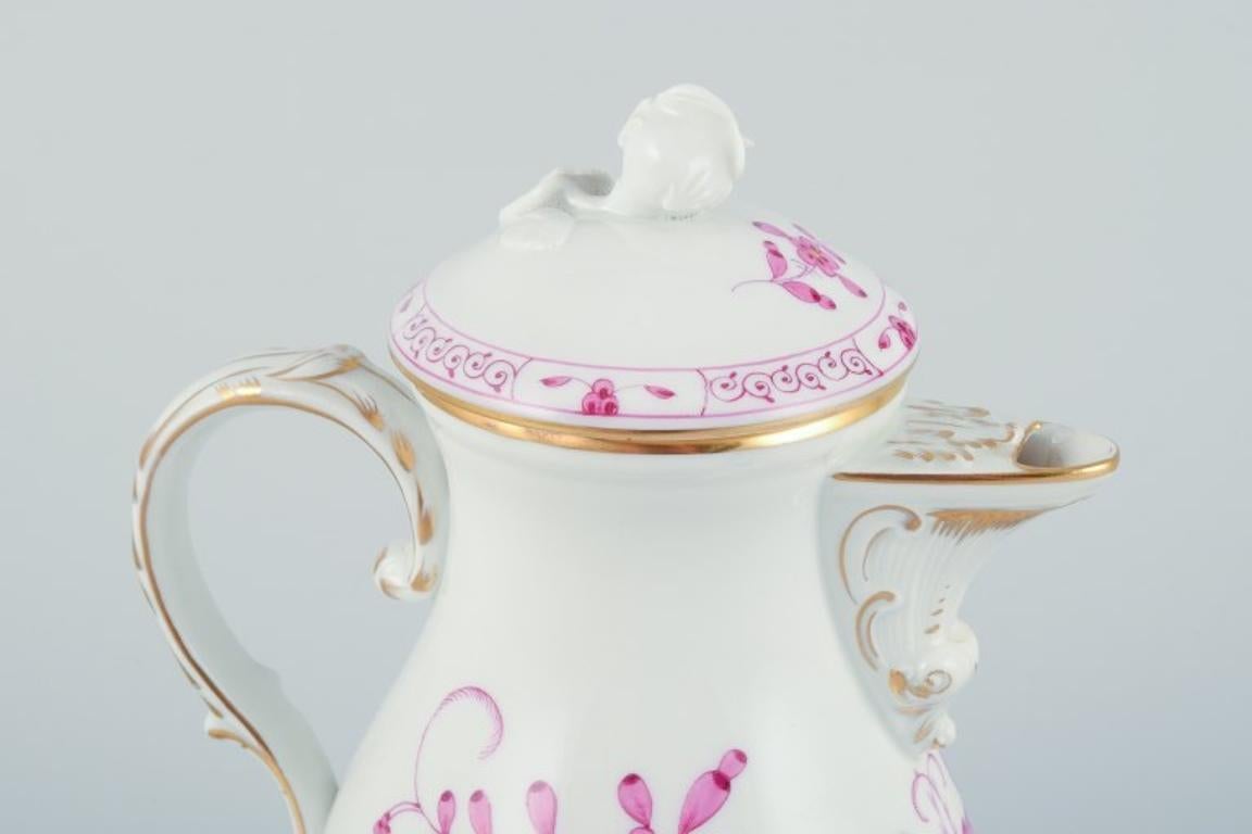 Meissen, Germany,  Pink Indian. Porcelain mocha (demitasse) pot. In Excellent Condition For Sale In Copenhagen, DK